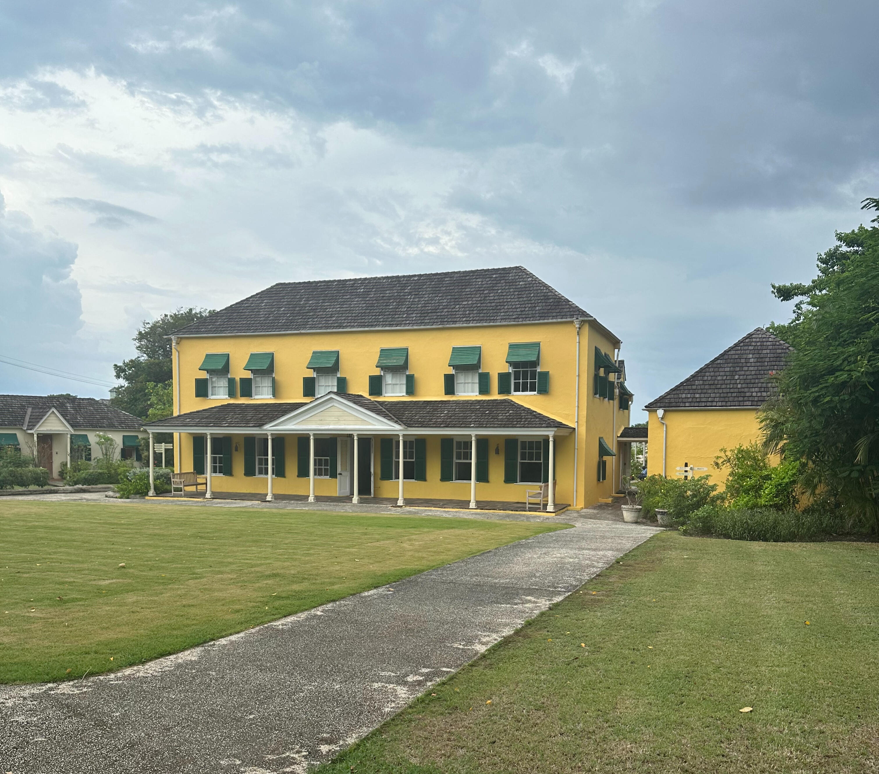 George Washington House photo of big yellow house with green shutters